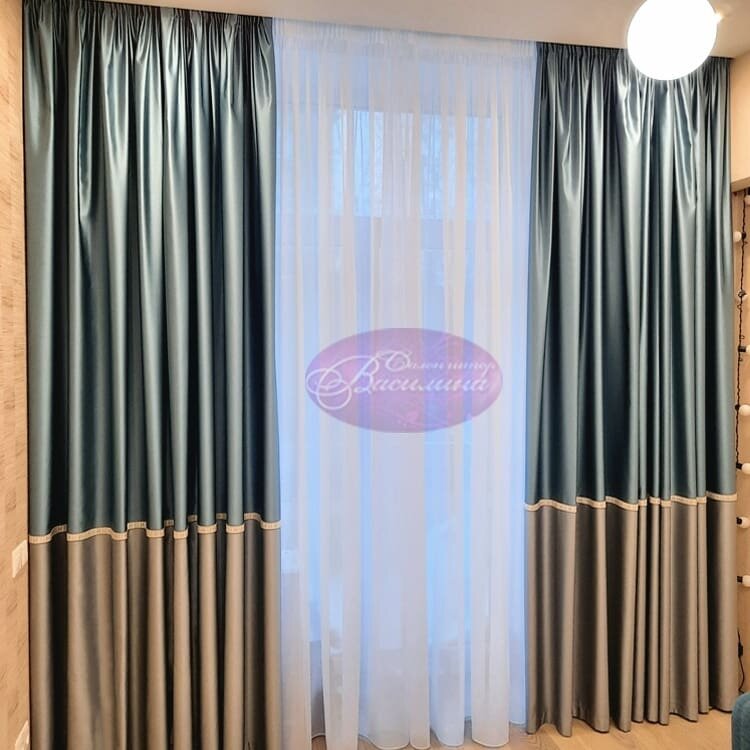 Атласные комбинированные портьеры с декоративным кантом.