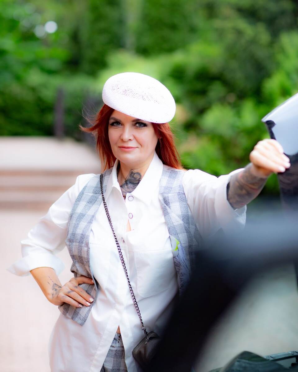 Светлана Леймах - создатель уникальных онлайн-марафонов, сертифицированный коуч по развитию личности и масштабированию бизнеса; участник научно-исследовательского проекта GO-RA; основатель центра развития сверхспособностей человека «ИНЫЕ»; регрессолог, гипнотерапевт; светский эзотерик; автор энерготехник по работе с подсознанием; мастер финансовых энергопрактик; автор уникальных колод таро и оракулов; магический парфюмер; колумнист научных и глянцевых СМИ.