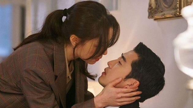 Кадр из сериала "Поцелуй шестого чувства"