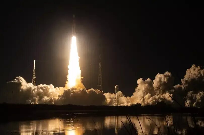     Спутник, запущенный вместе с ракетой SLS, не вышел на связь. Как же так?
