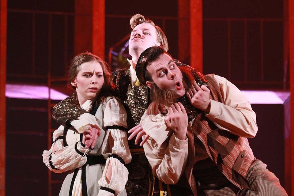     «Алиса в Зазеркалье» Олег УКЛАДОВ