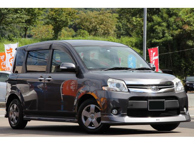 Странный снаружи, но удивляющий внутри японский минивен. Семиместная Toyota Sienta. Кому она нужна?