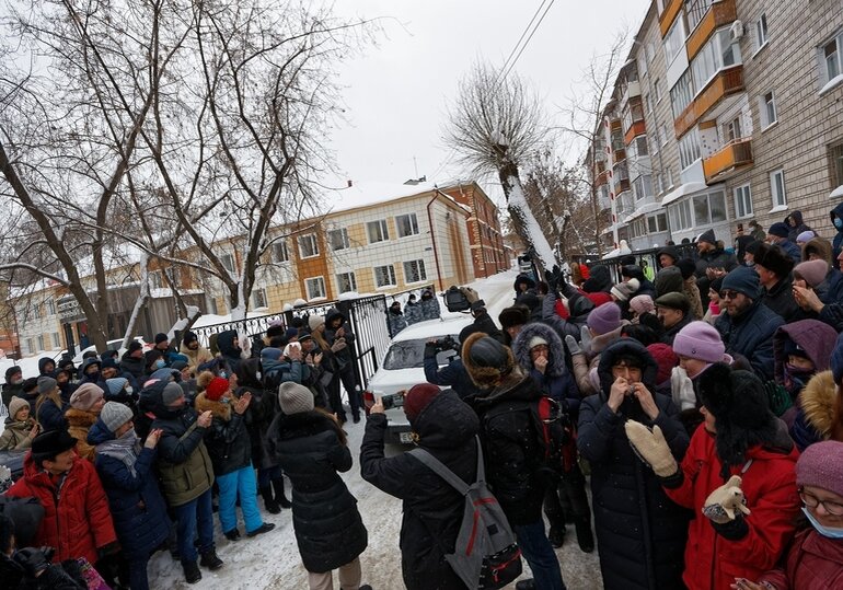     Десятки неравнодушных томичей приходят к суду в дни заседаний чтобы поддержать Ивана Кляйна. Фото: Валерия Доронина