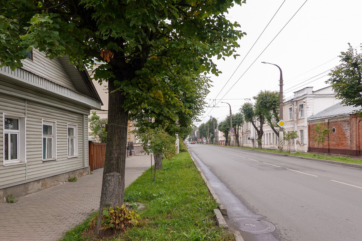 Улица Князева (слева дом 3, обшитый сайдингом)