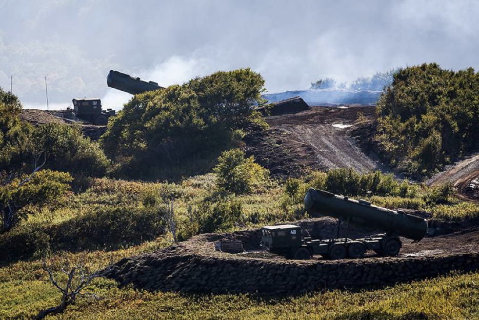 Объект остров. Курильские острова Военная база. Военные базы на Курилах. Остров Кунашир военные. Военная база РФ на Курилах.