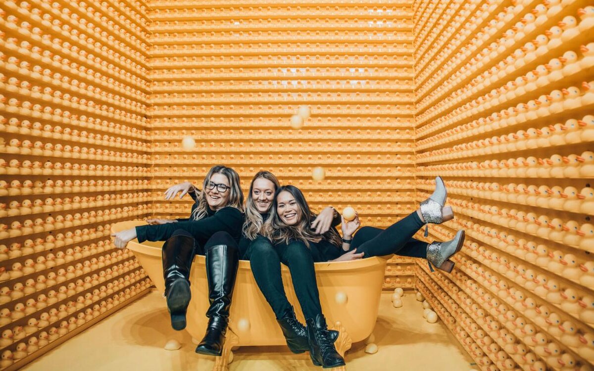    Миллениалы, среди которых очень много кидалтов, больше сосредоточены на своих карьере и досуге, чем на создании семьиPexels