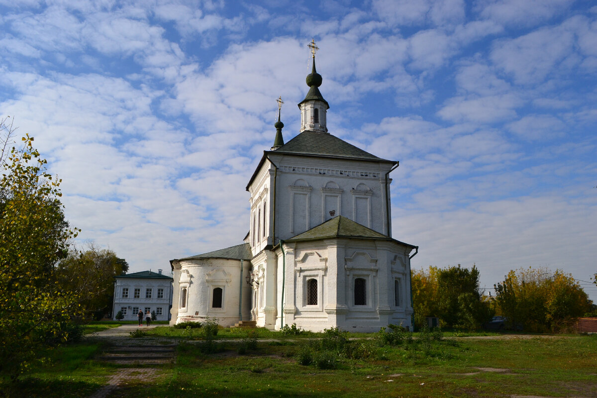 Церковь Петра и Павла. В ней в 1753 г. был крещен Матвей Иванович Платов, атаман Войска Донского, герой отечественной войны 1812 года, генерал от кавалерии