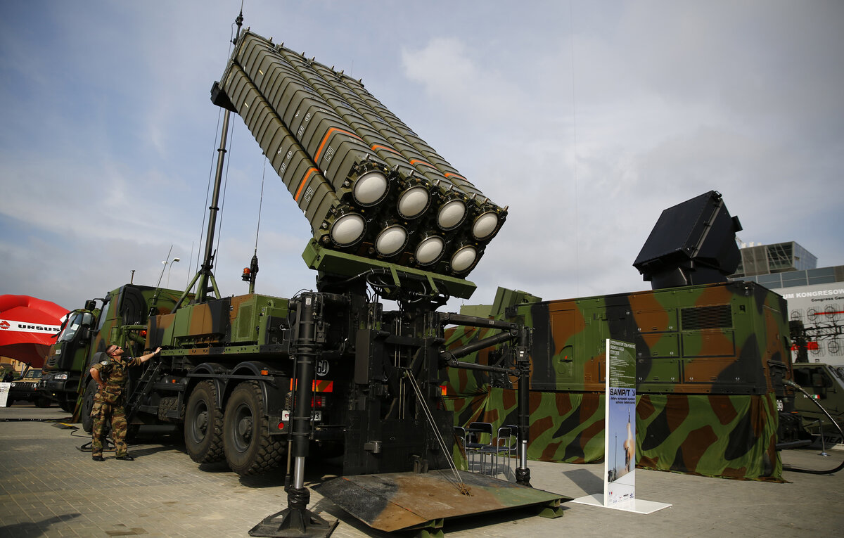    SAMP-T   REUTERS/Kacper Pempel