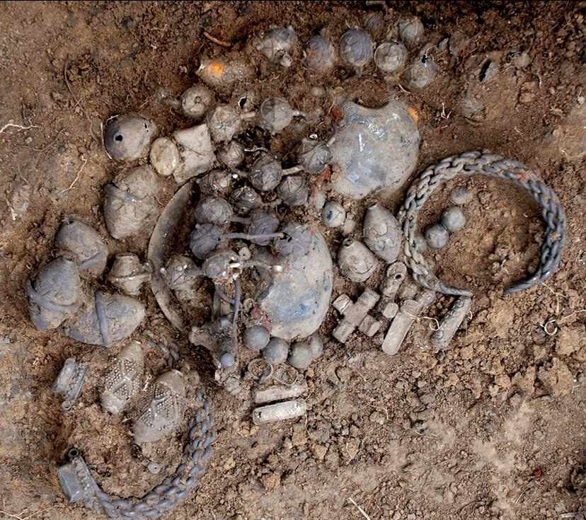 Древние клады по достоинству оценить могут только археологи, значение и ценность предметов, сокрытых в них, зачастую уже утрачены - фото из открытых источникоа