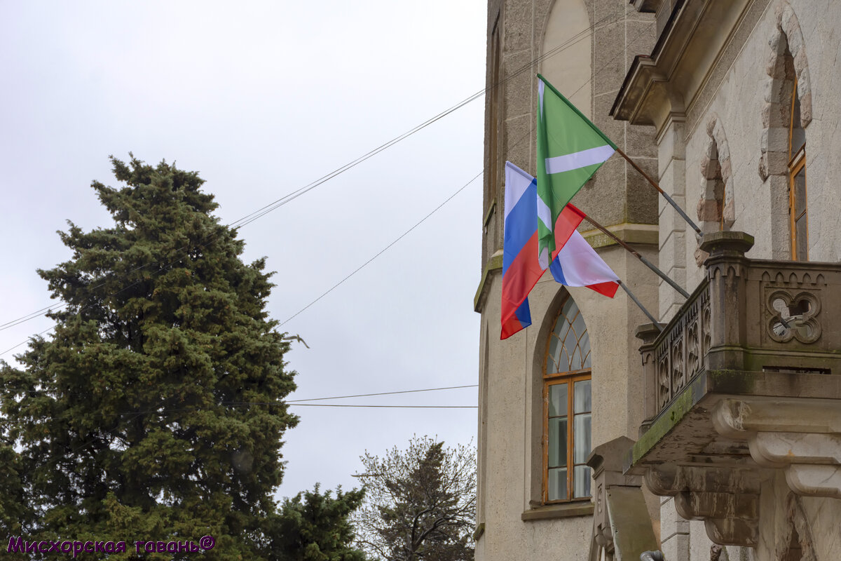 Гаспра дворец Голицина. Санаторий матери и ребенка Ясная поляна отданный таможне взамен санатория Жемчужина у Ласточкиного гнезда. Переименован в Пестово