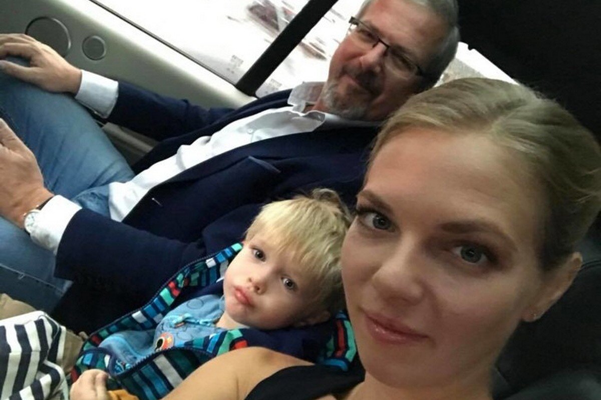 Алексей Лысенков с дочерью и внуком, соцсети