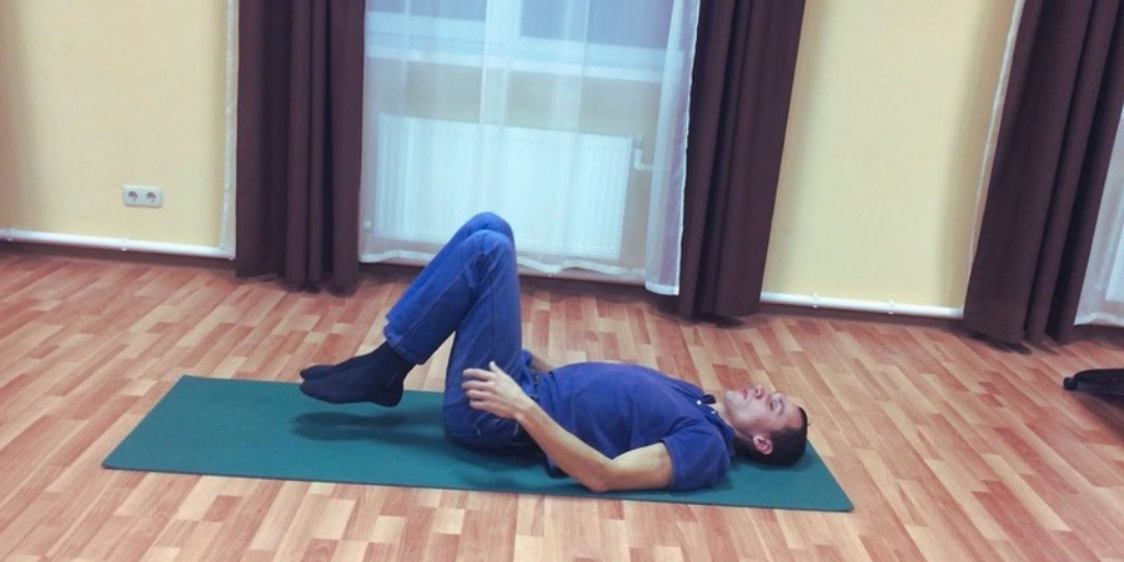 Упражнения должны подбираться индивидуально. Зависит от места расположения грыжи, выраженности симптомов, сопутствующих заболеваниях.