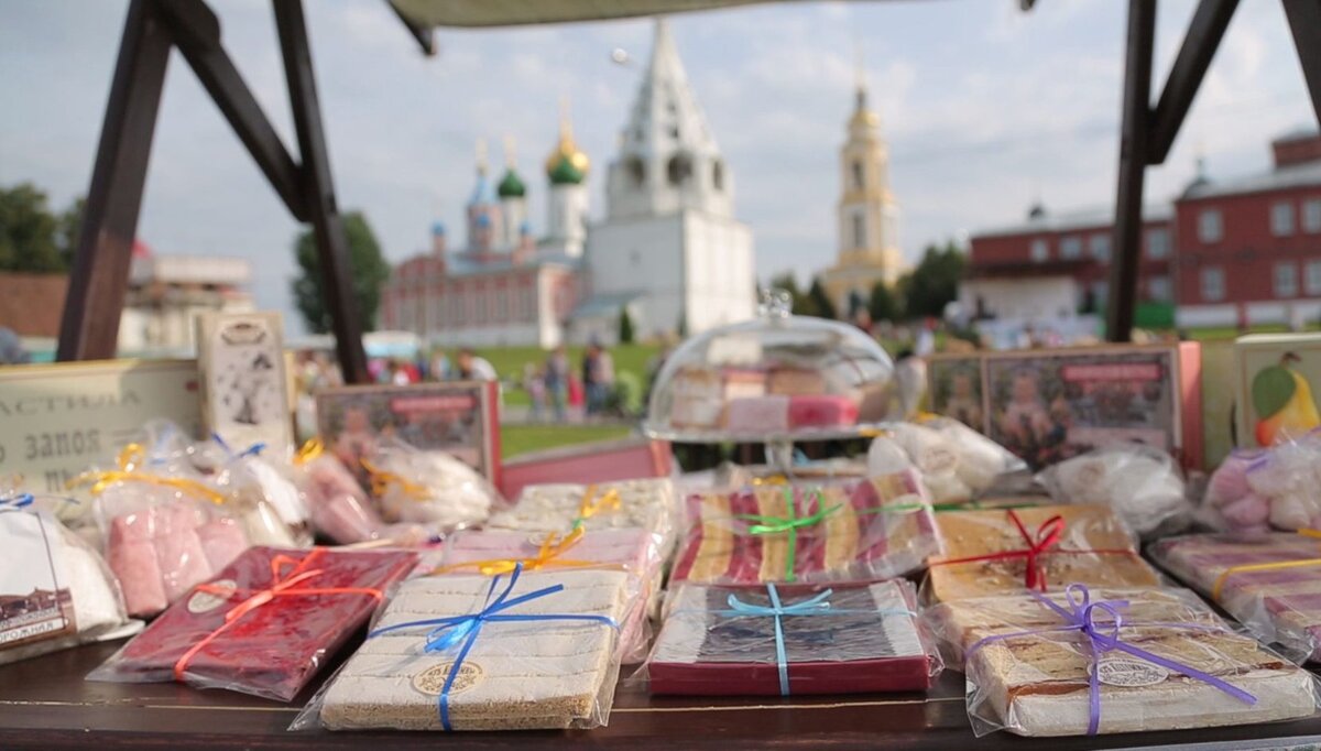 Как Наталья Никитина открыла в Коломне Музей яблочной пастилы, а потом  создала еще четыре музея | Российская газета | Дзен