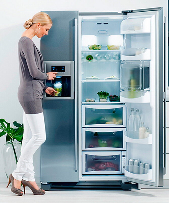 Какой холодильник лучше купить в 2024. Холодильник AEG Сайд бай Сайд. Холодильник АЕГ Электролюкс. Холодильник Electrolux Side by Side. Холодильник Вирпул Сайд бай Сайд с ледогенератором.