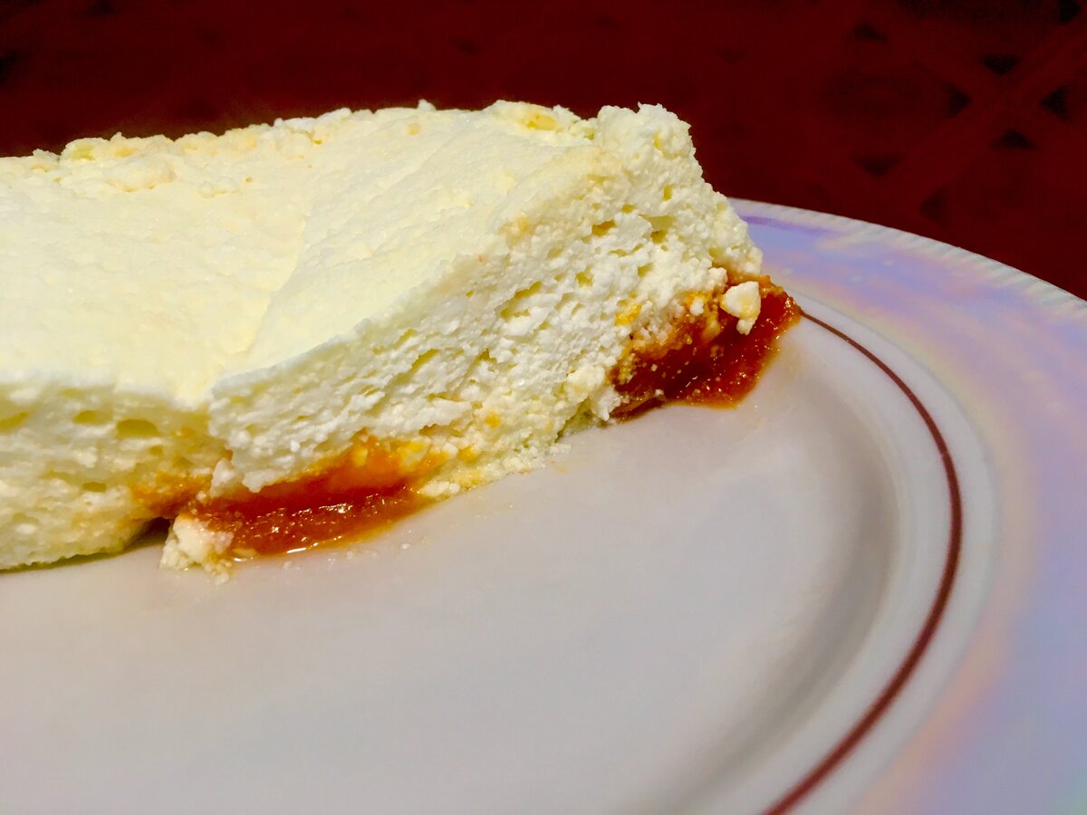 На 100 грамм - 146,4 ккал; БЖУ: 13,6/4,6/12,6