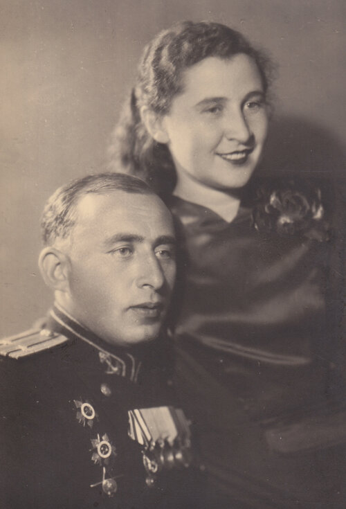 Родители — Абрам Моисеевич и Сейна Мееровна Друзь