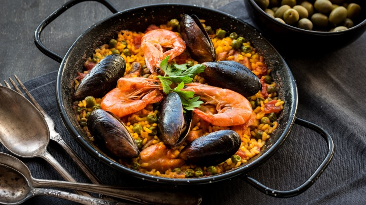   Пища для Испании, как Пикассо для искусства; нет сомнений, что они оба принадлежат друг другу. Испанская еда уникальна, сытна и удивительно вкусна.