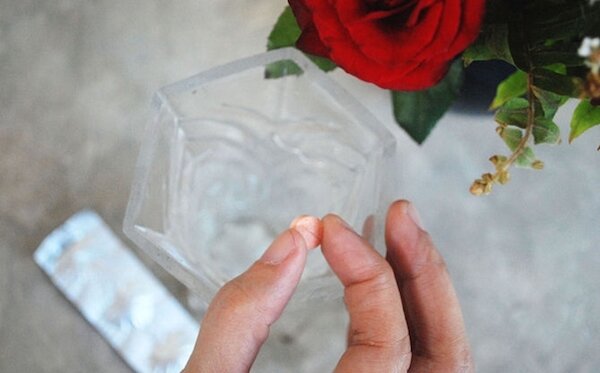 Фото: http://rucvetok.com/assets/images/blog/sohranit-rozyi-v-vaze2.jpg