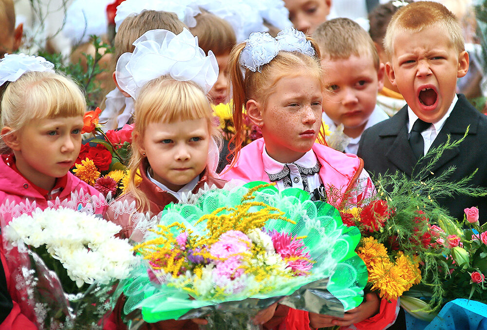 1 сентября в России, первоклассники, фото взято с сайта shkolabuduschego.ru