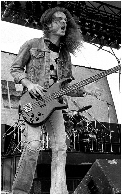 Клифф Бёртон. Источник: http://1.bp.blogspot.com/_MOYGBtYHiZA/TMlqphUzcfI/AAAAAAAAAh8/YmZj-wUHlDk/s1600/cliffdon7.png