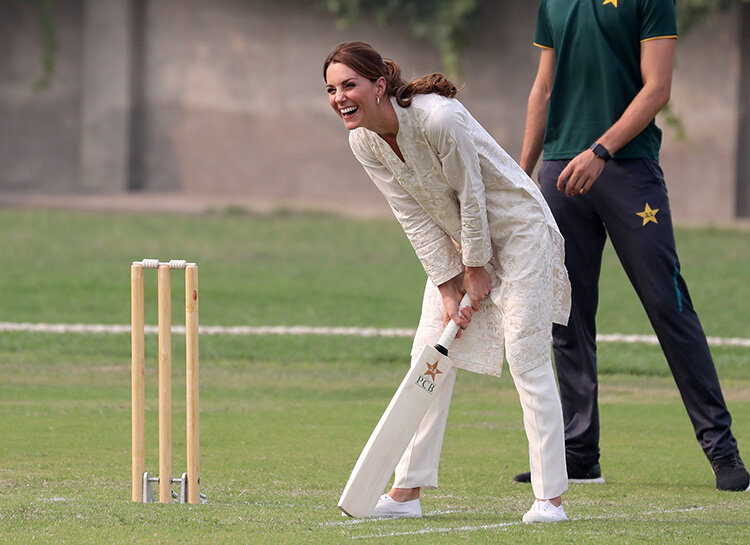 После встречи с губернатором они отправились в National Cricket Academy, где сыграли в Крикет.