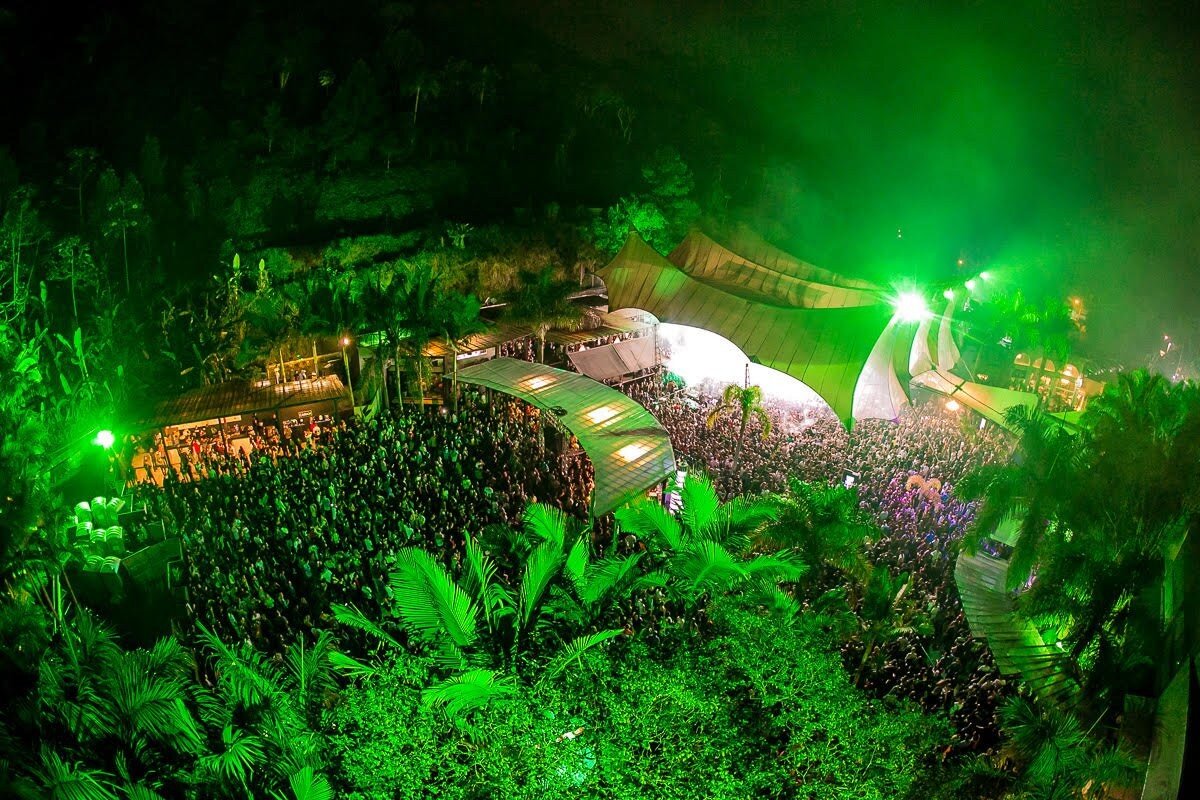 Впервые британский журнал DJ Magazine выбрал Green Valley лучшим клубом в мире в 2013.