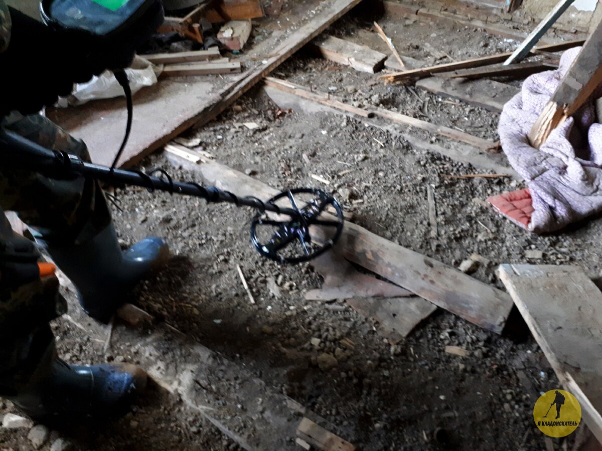  Фото из публикации "В спешке брошенный дом. Находки под полом и в огороде"