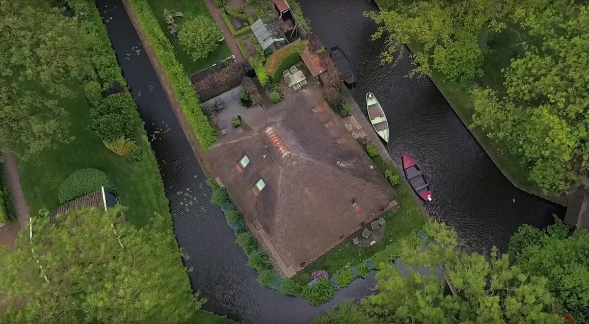 Припаркованные лодки, 