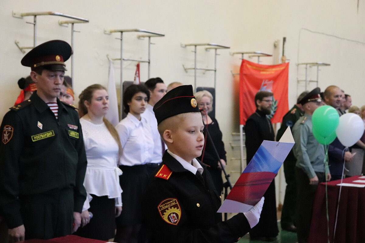 кадетская форма зеленая. ученики кадетской школы. росгвардейские классы стерлитамак. нижегородская кадетская школа нижний. классы росгвардии.