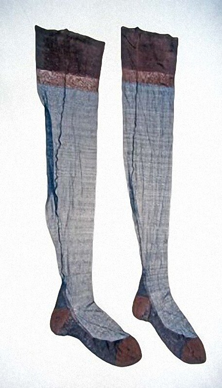 Первая пара нейлоновых чулок выглядела так