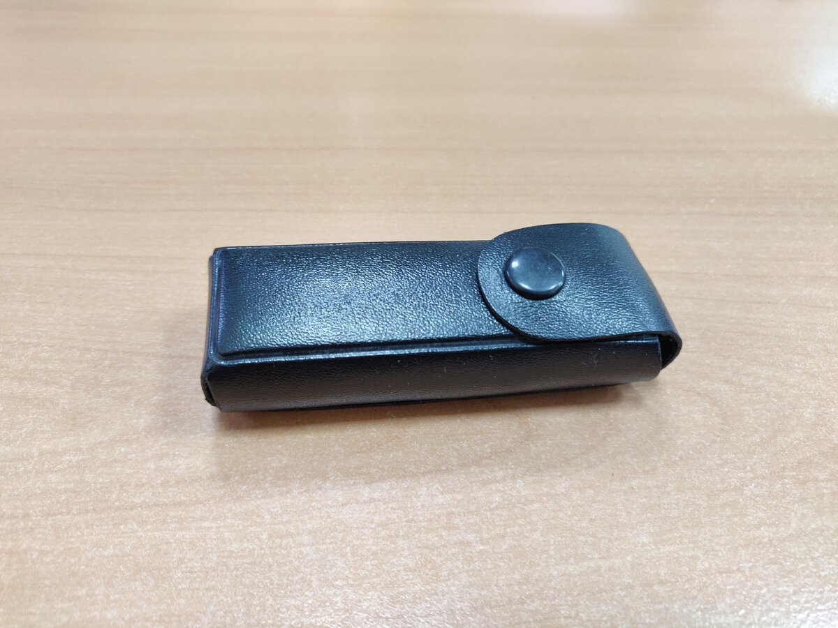 Самое ценное в этом ноже - чехол из кожи молодого дермантина