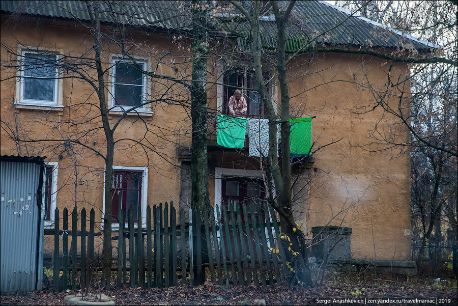 Не понимаю, как люди могут жить в таких ужасных трущобах в 20 км от Москвы (в Щёлково)