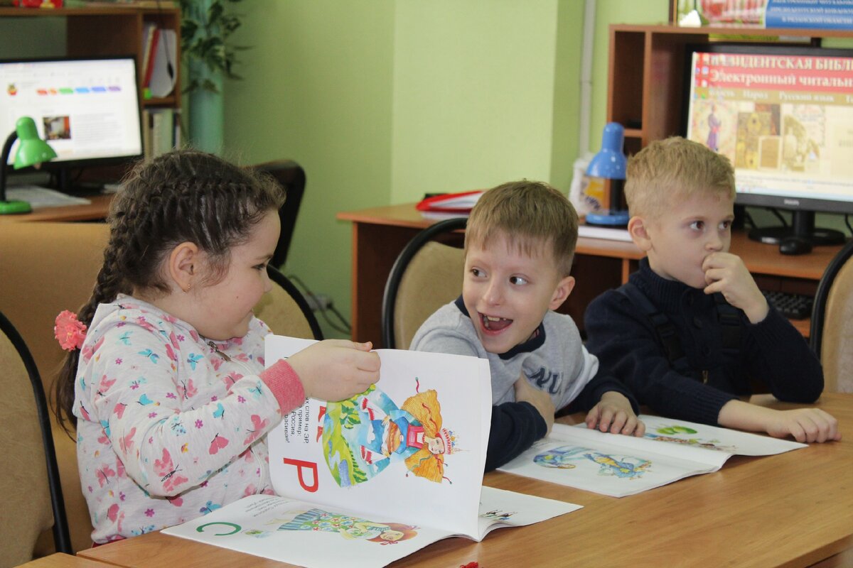 Участники проекта «УДИВИтельные уроки» (Центральная детская библиотека города Рязани)