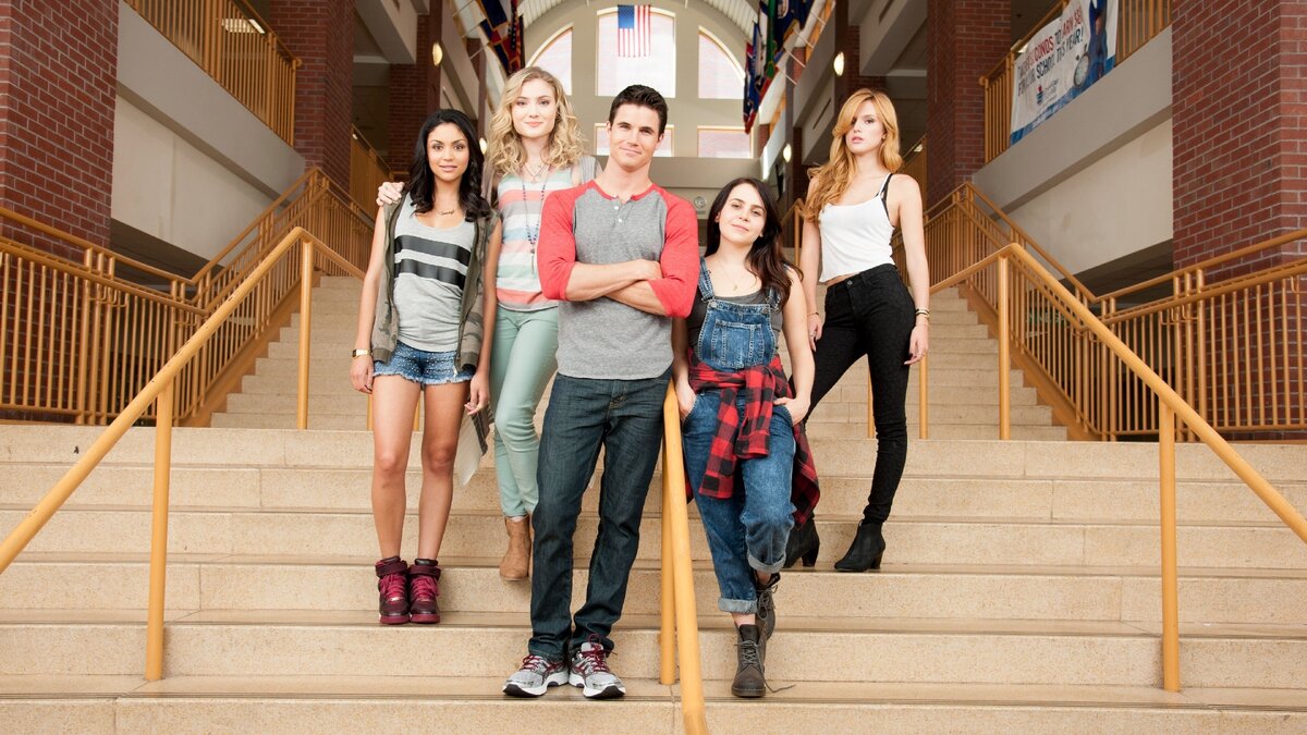 Белла торн красные браслеты. Идеи для необычных фотографий. Маргарет куэлли кадры. Бируанг медведь. Музей оптических иллюзий в пусане.