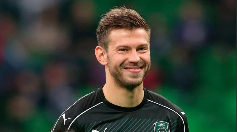 В составе "Краснодара" Смолов провёл 101 матч, забил 64 мяча