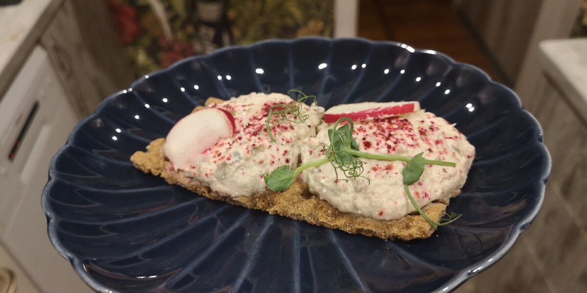 Хлебец ржаной с паштетом из тунца 149кк 