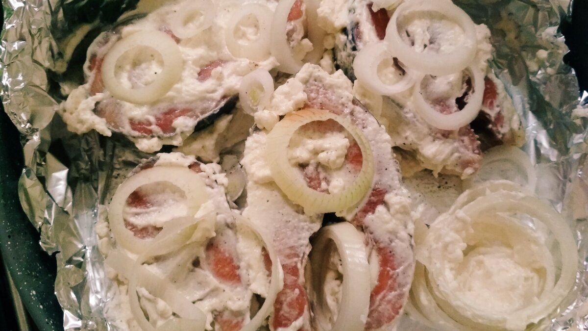 Маринуем рыбку в майонезе.