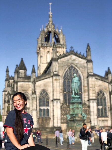 КУДА БЕСПЛАТНО СХОДИТЬ В ЭДИНБУРГЕ? (Часть 2)
⠀
- Музей Эдинбурга - покажет развитие шотландской столицы, как застраивались центральные улицы и осваивались районы. Узнаете какие ремесла и товары были в истории города;
⠀
- Museum on the Mound - музей банка Шотландии, поведает о чеканке монет и различных банкнотах бывших в ходу на территории Шотландии. Название можно перевести как музей на насыпи, ведь гора на которой он стоит искусственная;
⠀
- Музей авторов в Эдинбурге - расположился в старинном особняке в центре столицы. Во внутреннем дворике на камнях высечены цитаты шотландских авторов. Сам же музей расскажет о жизни и творчестве трех известнейших писателей Шотландии: Роберта Бернса, сэра Вальтера Скотта и Льюиса Стивенсона;
⠀
- Музей детства - собрание детских игрушек, одежды и различных хобби со всего мира и разных годов. Есть отдел со всевозможными куклами и плюшевыми медвежатами;
⠀
- Национальная галерея Шотландии - самый большой музей посвященный живописи и скульптуре. Тут есть работы Рембрандта, Тициана, Рубенса и других;
⠀
- Национальная портретная галерея Шотландии - здесь собраны изображения величайших людей в истории Шотландии. А центральный холл представляет из себя рисованную энциклопедию этой страны;
⠀
- Lyon&Turnbull - самый большой независимый аукционный дом Великобритании, не считая лондонских. Тут периодически проводятся выставки современного дизайна;
⠀
- Шотландский национальный музей современного искусства - состоит из двух отдельных зданий примечательных не только своей архитектурой, но и садом расположенным вокруг них. Тут представлены работы Пикассо, Уорхолла и других авторов;
⠀
- Собор Святого Джайлса - величественный собор, запоминается своим необычным куполом, в виде короны;
⠀
- St Mary’s Catholic Cathedral of Our Lady of the Assumption - один из главных католических соборов Шотландии, он открыт для молитв, стоит зайти и полюбоваться внутренним убранством;
⠀
- Скала Солсбери - самое захватывающее место Эдинбурга. Скала с отвесным обрывом, на самый край которой можно взобраться, чтобы насладиться городом и закатом. Находиться на ее вершине очень страшно, но впечатления запоминаются на всю жизнь.

#ВиталияХон_Шотландия #отпуск #каникулы