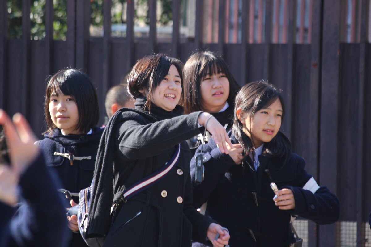 А это  японские школьницы из района Асакуса. 2013 год. 