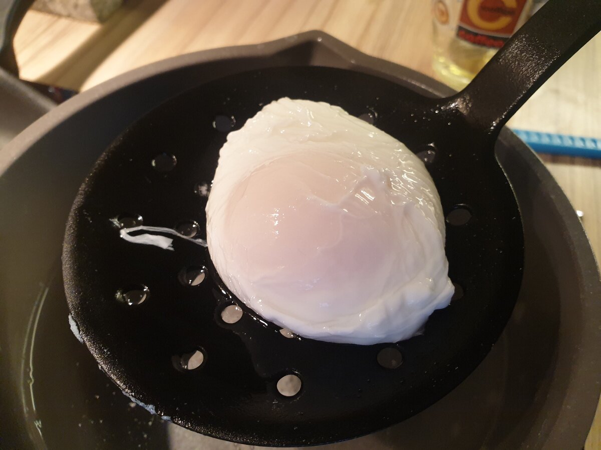 Пашот сколько минут. Яйцо пашот пашот. Яйцо пашот приготовление. Варка яиц пашот. Яйцо пашот поширование.