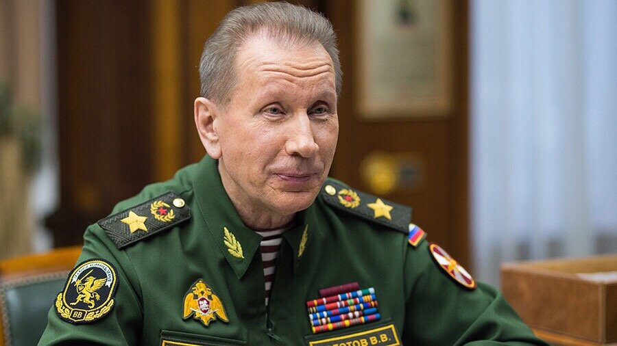Так, я успеха добился, теперь о сыне позаботиться надо.