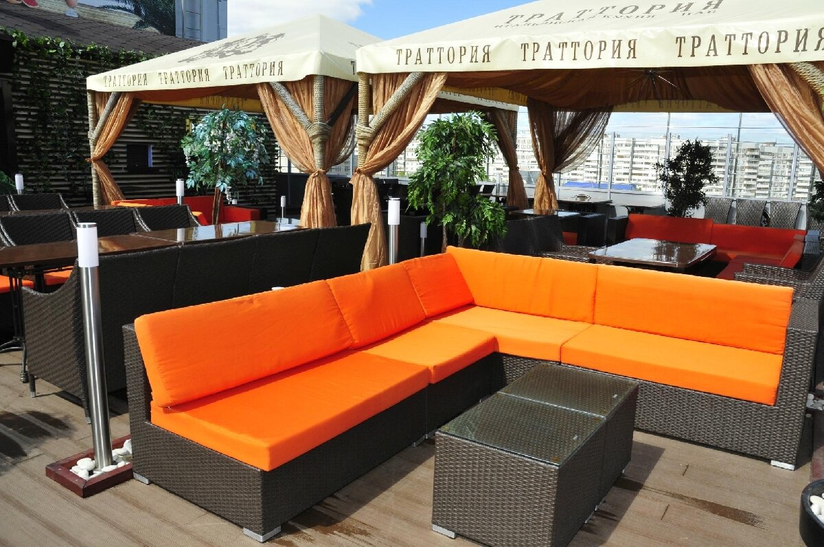 Проспект хасана туфана набережные челны. Фергана летняя веранда челны. Кафе терраса набережные челны. Скай 8 ресторан казань. Чайхона самара на набережной.