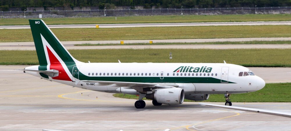 Airbus A319-112, EI-IMO, Alitalia в аэропорту Сочи