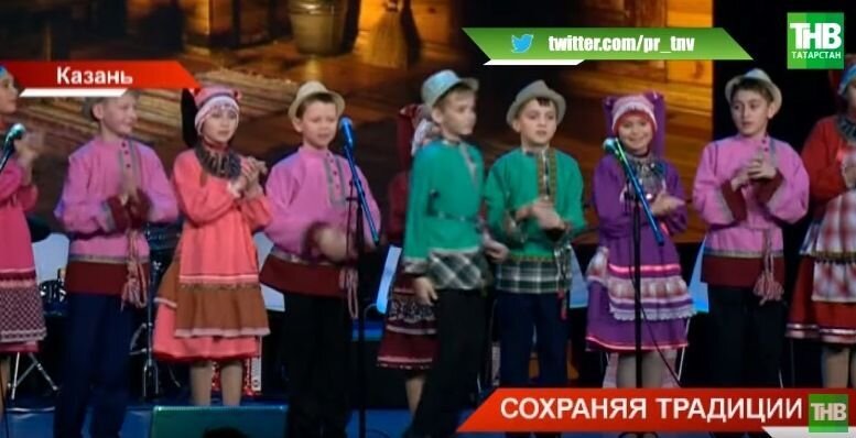 На ложках, гармони, и даже на печной трубе, а также песни и танцы – в Казани прошел 11-й конкурс-фестиваль кряшенского этнического искусства "Рождественская звезда". 
