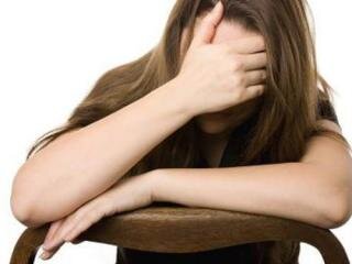 Депрессия, как явление, характеризуется наличием у человека определенных состояний  в виде невозможности нормального самочувствия, нежелания что- либо делать  и   других отягощающих обстоятельств. Если же вы займетесь исследованиями материалов, посвященных данной теме, то тогда, скорее всего, не сможете обнаружить сколь-нибудь внятного объяснения  заболевания, существующего в виде депрессии.