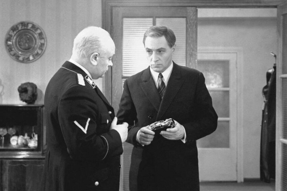 Леонид Броневой, Вячеслав Тихонов (Штирлиц (Исаев))