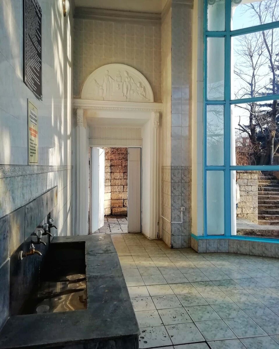 На месте Лермонтовского источника был найден первый источник города Железноводска.