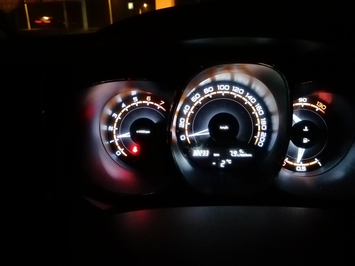 Стекла на приборах немного запотели, все таки наконец то -2 градуса за бортом