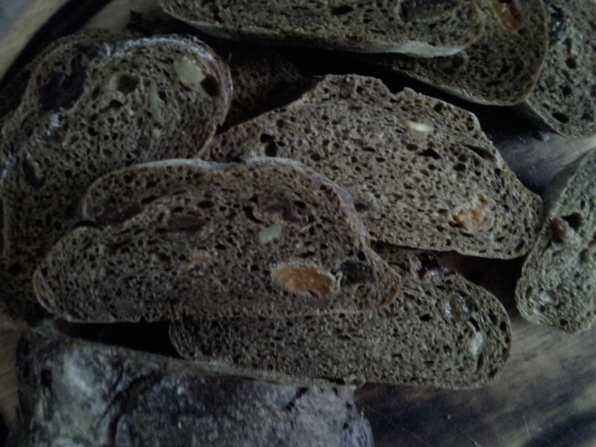 Специально сняли поближе. Чтобы Вы смогли заценить количество этих самых сухофруктов и орехов.