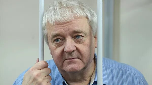 Он отметил, что доверял этому человеку, как другу, и не думал, что тот втянет его "во что-то опасное". "Но теперь понимаю, что не должен был. Может быть, это наивно, но кто тогда не наивен?" — заметил норвежец.10 января, 16:52Берг заявил о наказании сотрудников спецслужб Норвегии после провалаПо его словам, после ареста у него "было время подумать" о том, что произошло. Вначале, как признался Берг, он был "очень зол" на норвежские спецслужбы, которые "подставили" его. "Я начал думать, как так получилось, что меня арестовали, ведь меня же знают в России, местные сотрудники ФСБ, значит, что-то действительно не так", — добавил он.